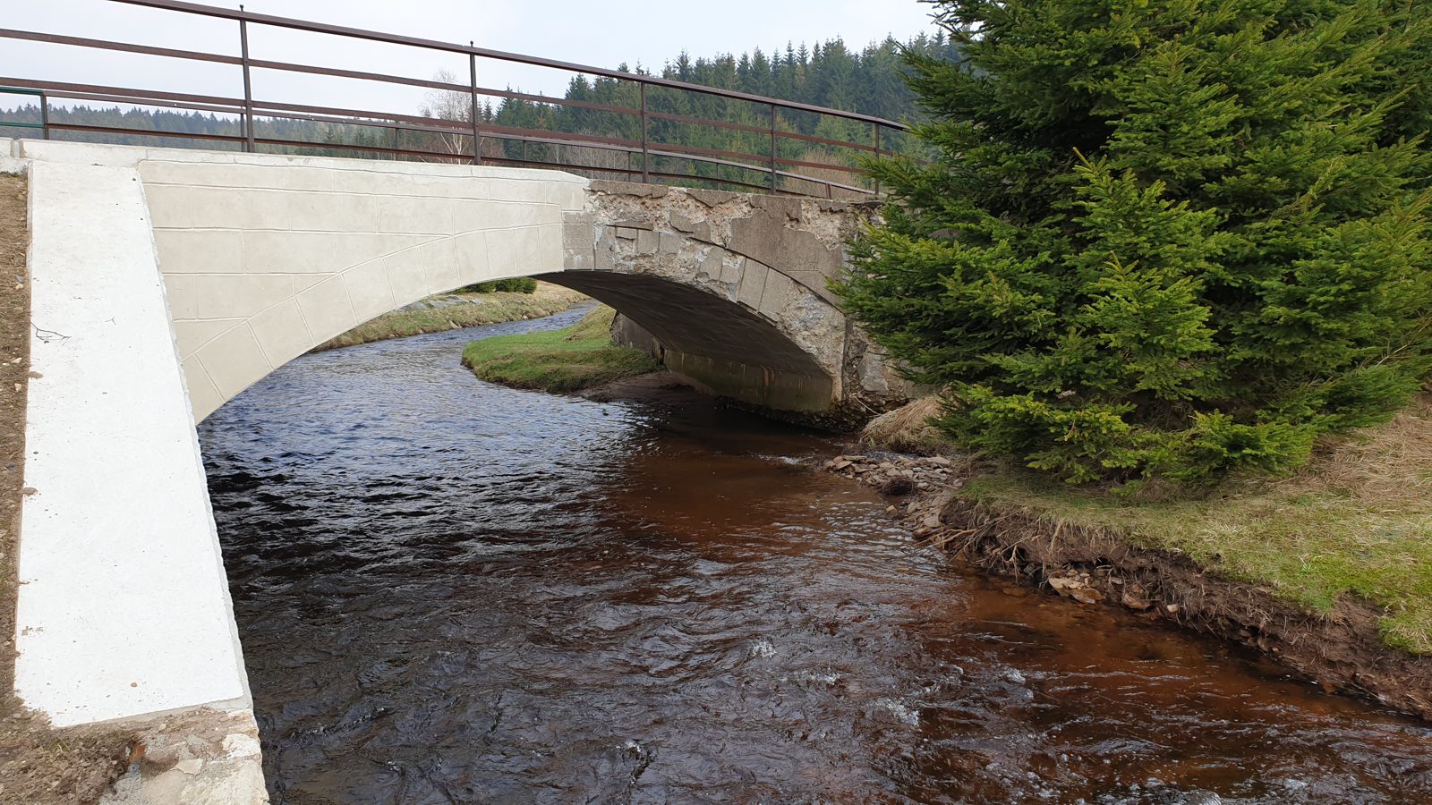 Brücke in Kühnhaide mit Blick nach Tschechien